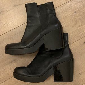 Camper - heeled leather boots